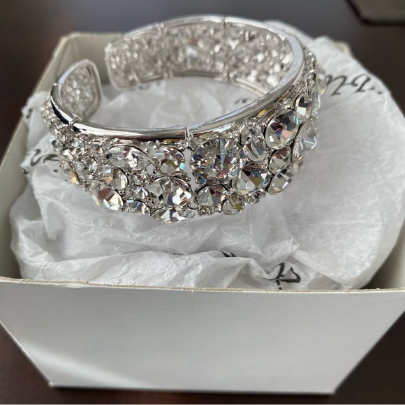 Sparkly Crystal Stretch Bracelet - Picture 3 of 4